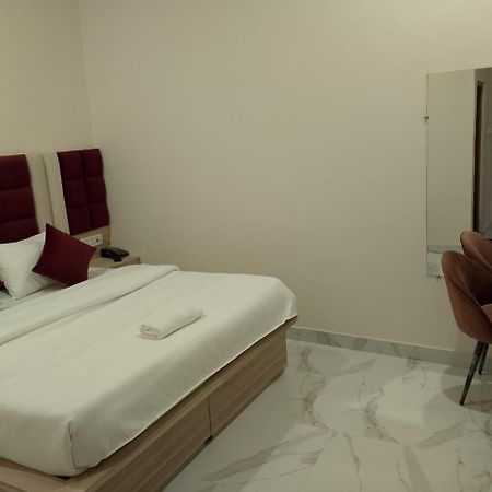 Hotel Lr Delite Inn Mathura Esterno foto