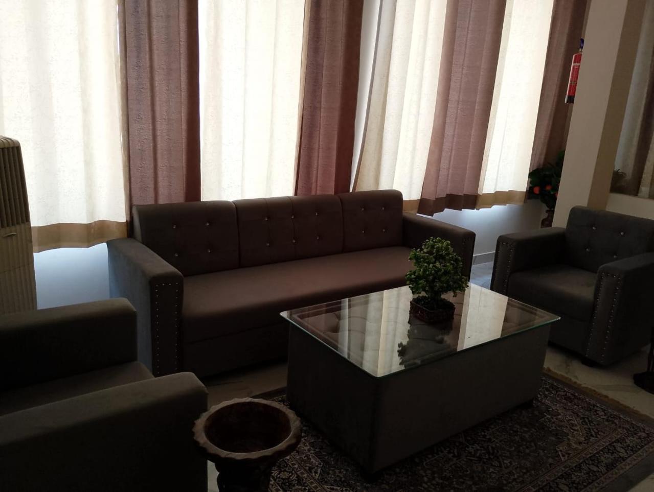 Hotel Lr Delite Inn Mathura Esterno foto