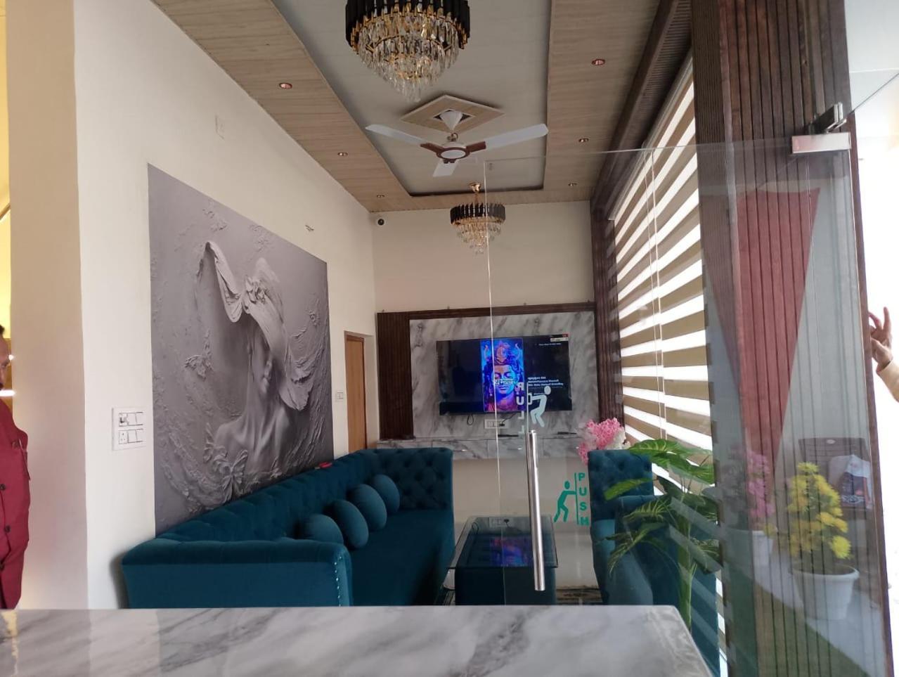 Hotel Lr Delite Inn Mathura Esterno foto